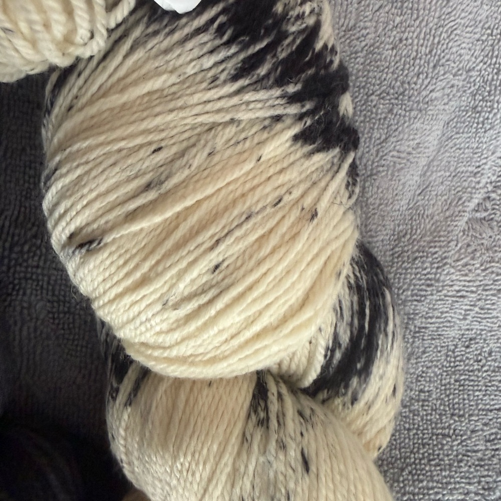 Black and Cream Yarn Kit - Picture 4 of 7